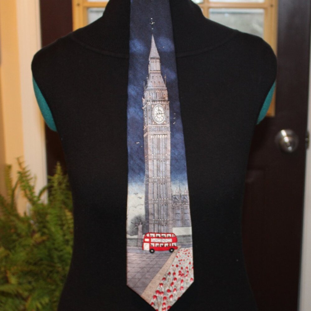 Elegance London Hand Made Silk Necktie Big Ben & Double Decker Bus Grey Red Blk
